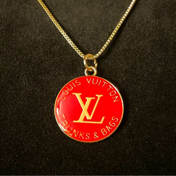 Louis Vuitton Pull Pendant Red